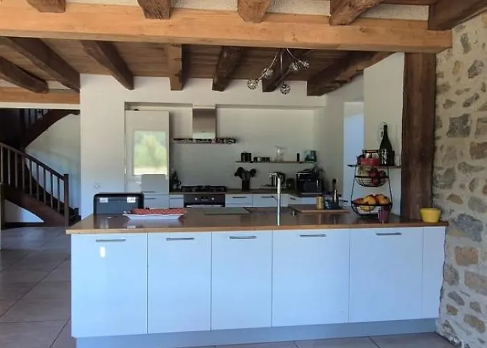 Beautiful Stone House With Private Pool Dordogne Valley بيت للعطل *