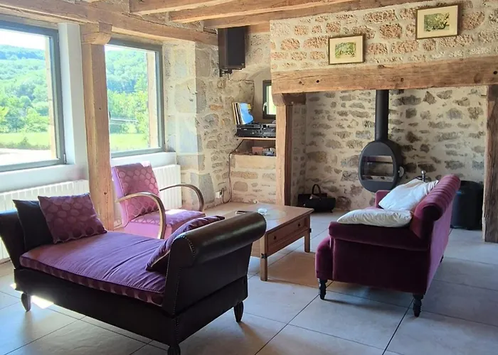 Beautiful Stone House With Private Pool Dordogne Valley بيت للعطل *